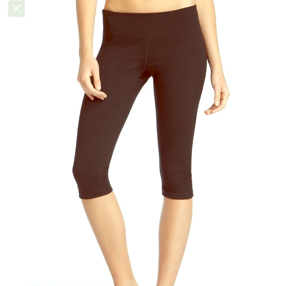 2 pairs Zella cropped live in leggings